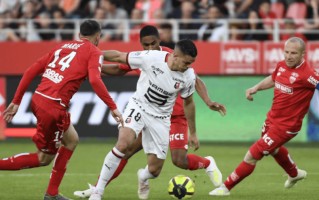 易胜博体育-摩纳哥客场逆袭，联赛榜首争夺更添悬念