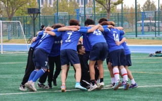 易胜博体育-瞩目盛事！球员们在足球场上奋勇拼搏