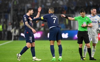 ysbSPORTS-马赛球队团结合作，实现大比分胜利