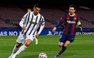 易胜博体育官方网站-大师级对决：梅西对阵C罗谁更胜一筹