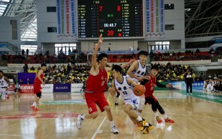 易胜博体育-江苏男篮对战广东队，迎战难关