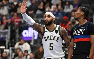 易胜博体育官方网站-雄鹿队主教练：球队需要调整节奏