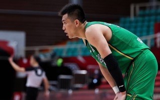 易胜博体育-里昂前锋暴力咬人遭停赛，球队崩溃负面话题