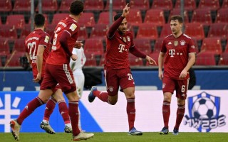 易胜博体育-拜仁慕尼黑主场战胜巴塞罗那，小组出线