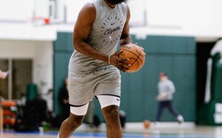 易胜博体育-快船球员突发伤病情况，引发球队危机