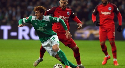 易胜博体育官方网站-阿贾克斯后卫因伤下场，对球队防守有所影响