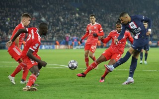 易胜博体育-足球比赛升温，场上战况白热化