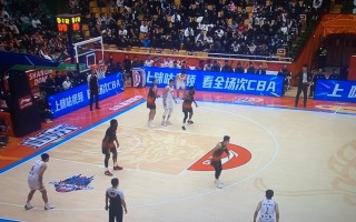 易胜博体育-四川男篮雄姿英发，一路领先赢得胜利