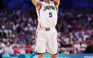 ysbSPORTS-篮球比赛中球员个人演绎神勇