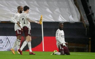 易胜博体育-阿森纳球员遭红牌，惨遭主场重挫