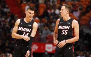 易胜博体育-开拓者大胜老鹰，利拉德魏德佳得彭暴