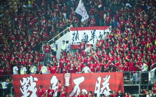易胜博体育官方网站-球场上的热血搏杀，胜利者将傲视群雄