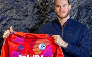 易胜博体育-沙尔克04新援表现抢眼，成为球队新希望