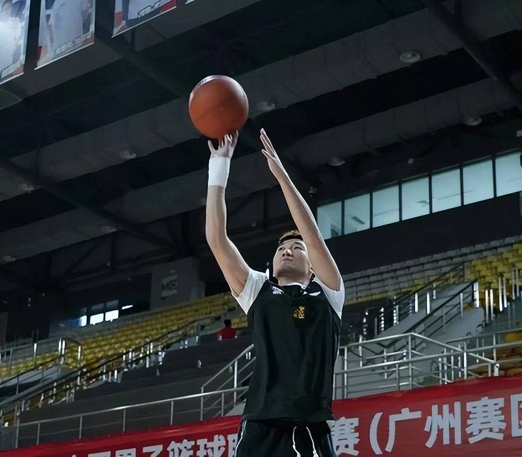 ysbSPORTS-竞技俱乐部球迷声援高球员，要求提高战斗力-第1张图片-易胜博体育