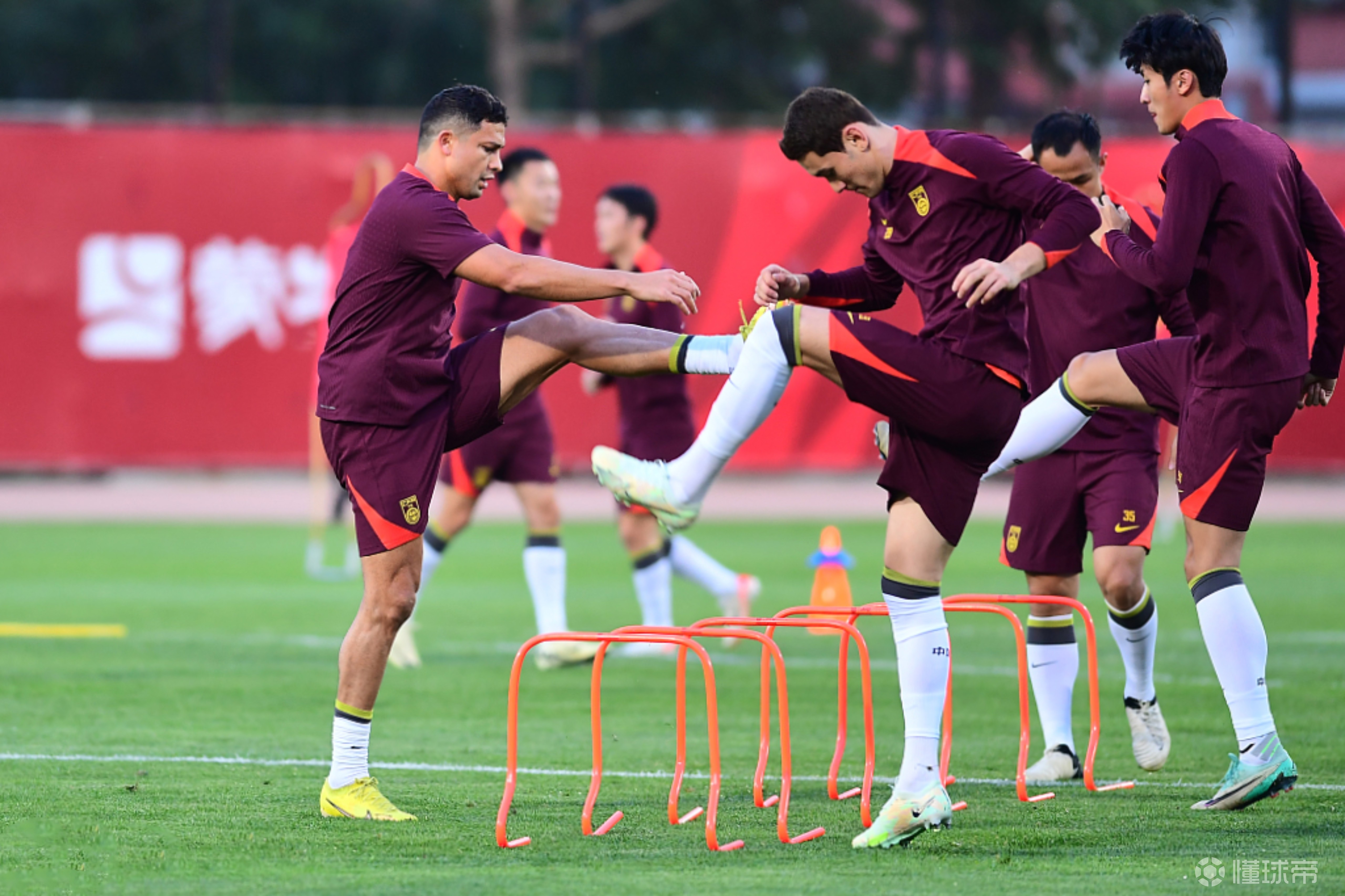 易胜博体育-纷争不休!国内足球巅峰之战最新报道-第1张图片-易胜博体育 易胜博体育-纷争不休!国内足球巅峰之战最新报道-第1张图片-易胜博体育