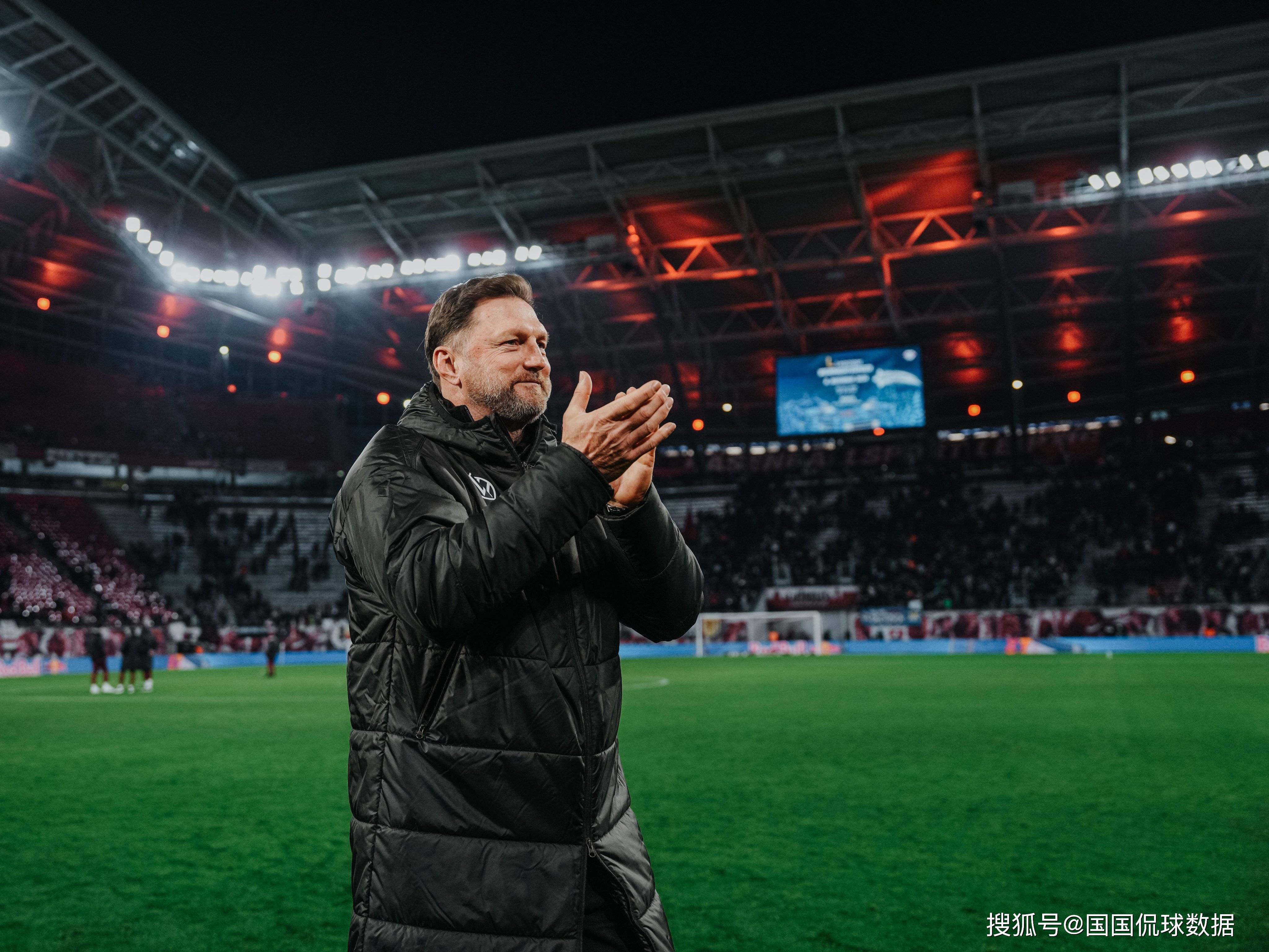 ysbSPORTS-弗赖堡球员展现团队精神,备战下一场比赛!-第1张图片-易胜博体育 ysbSPORTS-弗赖堡球员展现团队精神,备战下一场比赛!-第1张图片-易胜博体育