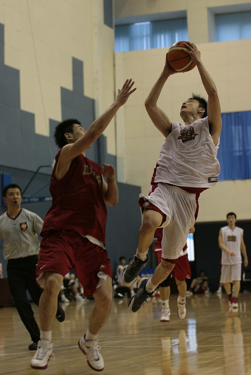 易胜博体育官方网站-国内篮球联赛野点高潮，球迷热情高涨-第1张图片-易胜博体育