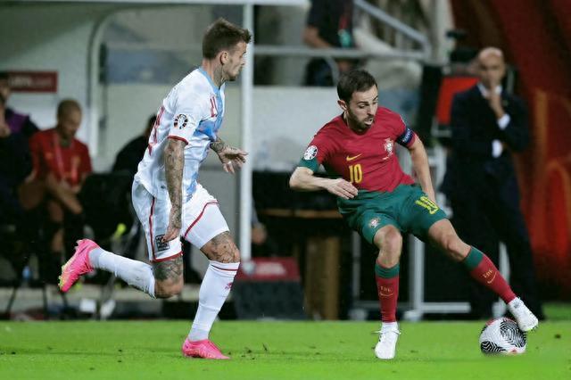 易胜博体育-欧洲高温足球比赛备战,球队训练重视调整状态-第2张图片-易胜博体育 易胜博体育-欧洲高温足球比赛备战,球队训练重视调整状态-第2张图片-易胜博体育