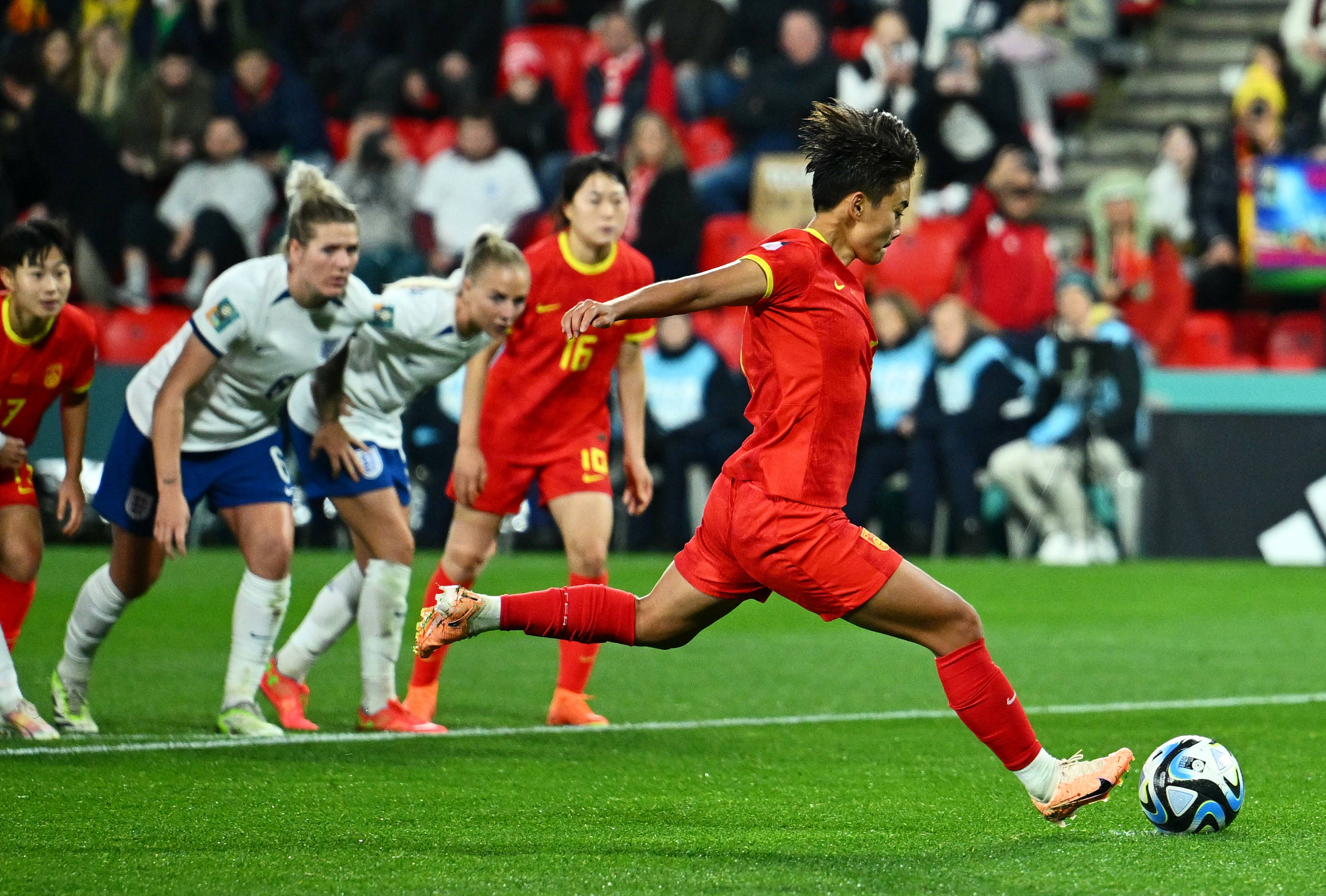 易胜博体育-女足赛场上一幕感人瞬间-第2张图片-易胜博体育 易胜博体育-女足赛场上一幕感人瞬间-第2张图片-易胜博体育