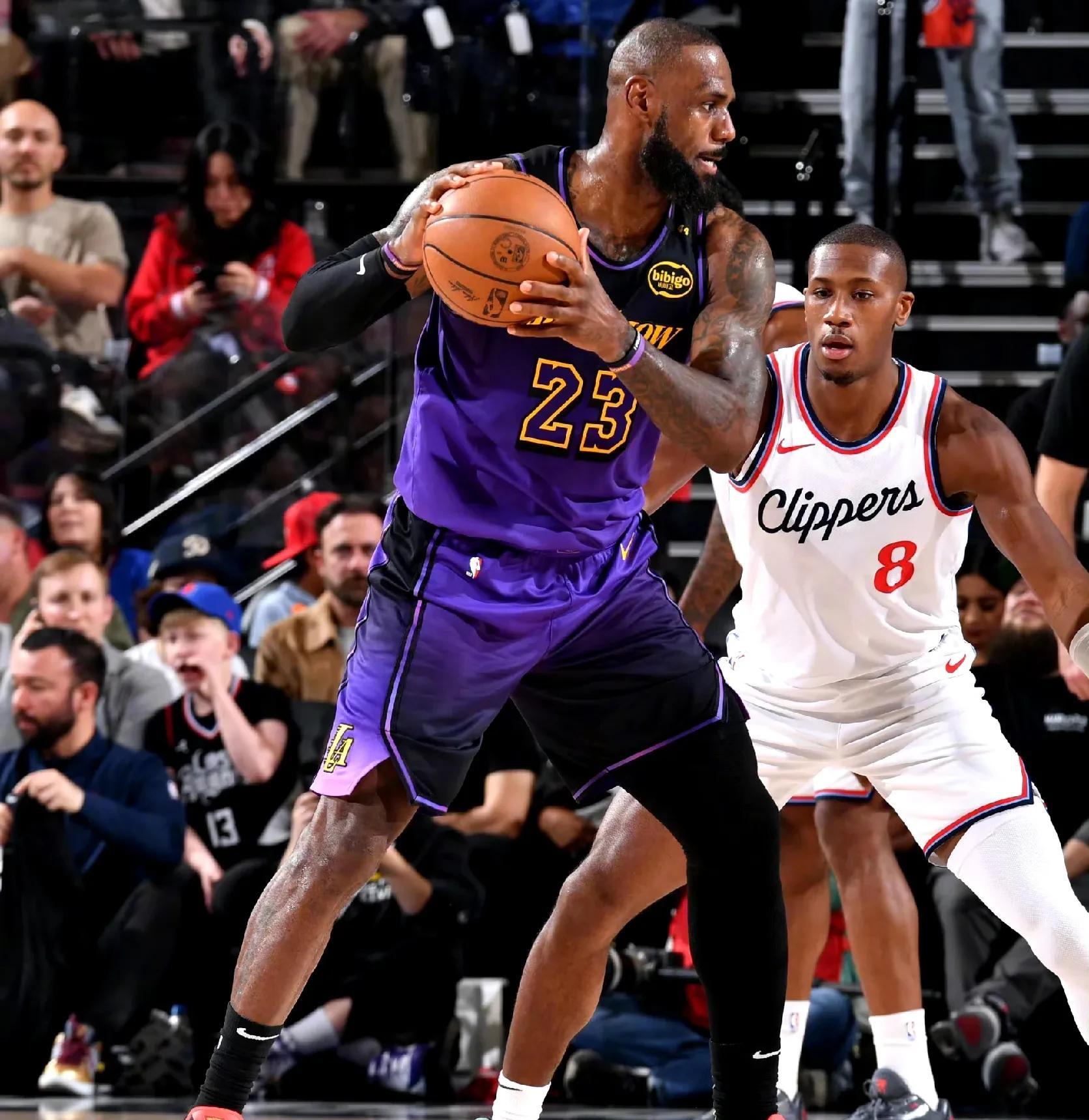 ysbSPORTS-湖人主场击败国王,纳什现场助阵-第1张图片-易胜博体育 ysbSPORTS-湖人主场击败国王,纳什现场助阵-第1张图片-易胜博体育