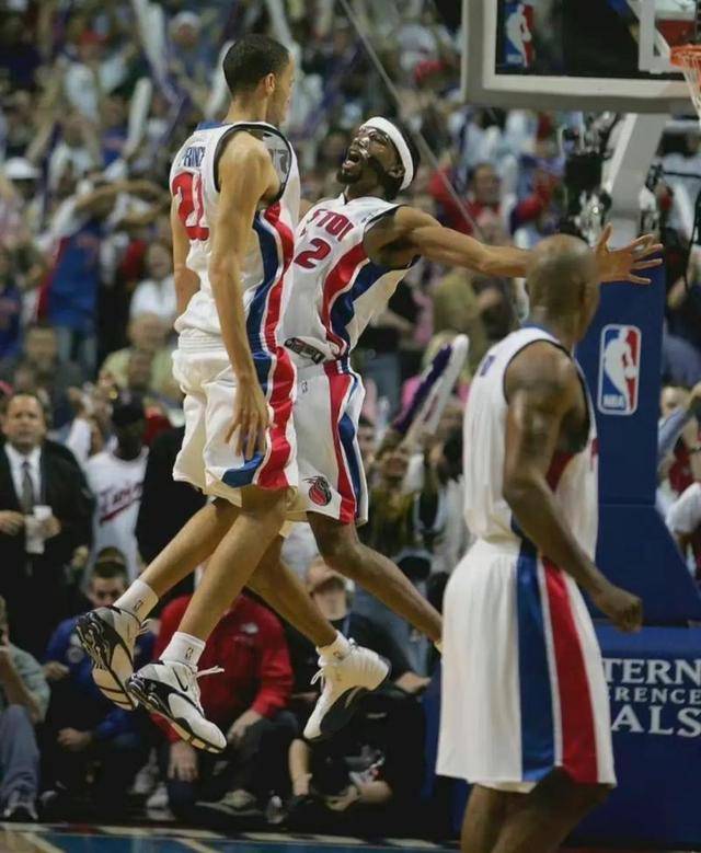 易胜博体育官方网站-莱切斯特城主帅智慧排阵,精准调整,力压对手取胜-第1张图片-易胜博体育 易胜博体育官方网站-莱切斯特城主帅智慧排阵,精准调整,力压对手取胜-第1张图片-易胜博体育