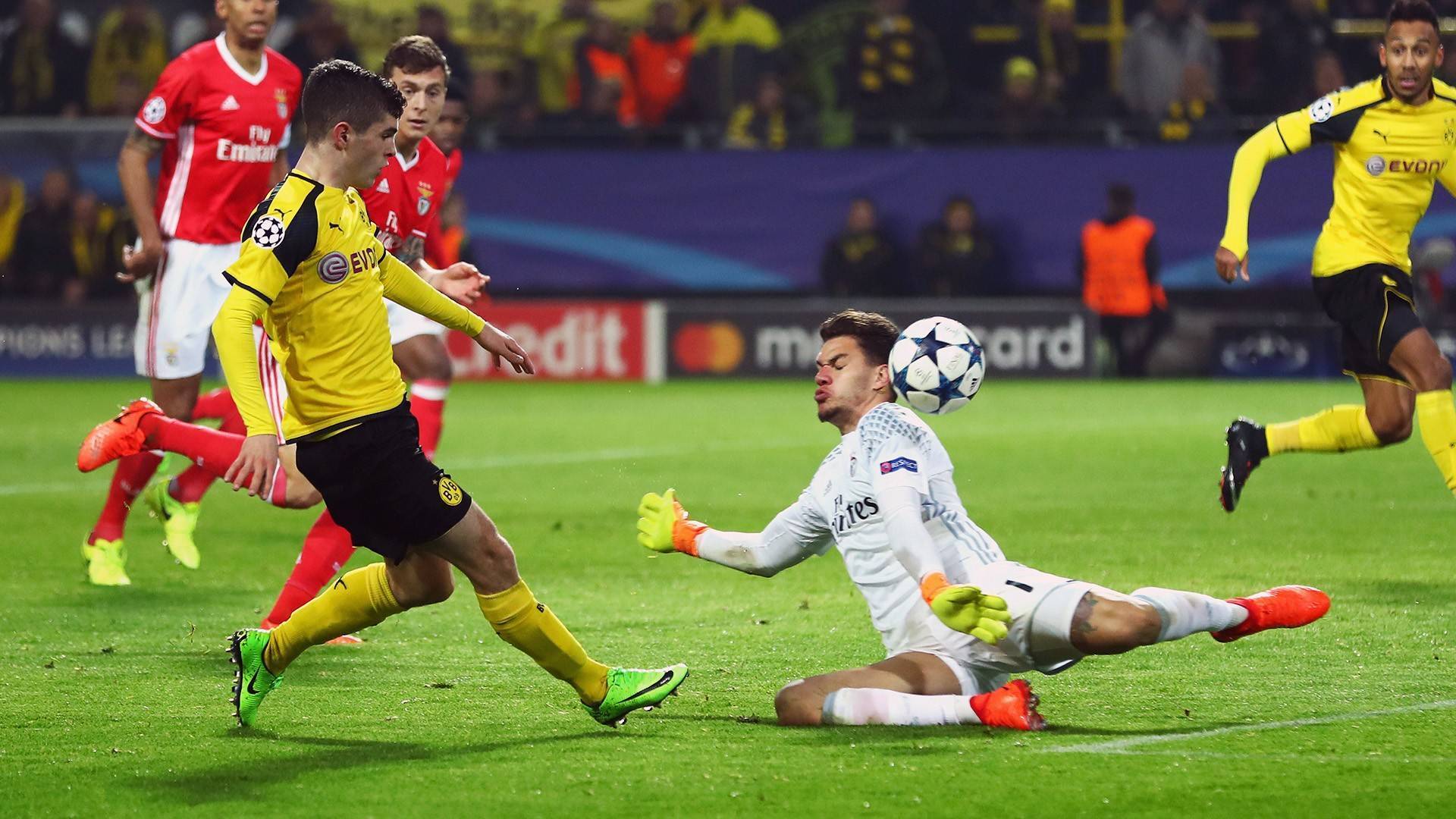 易胜博体育-瞩目盛事!球员们在足球场上奋勇拼搏-第2张图片-易胜博体育 易胜博体育-瞩目盛事!球员们在足球场上奋勇拼搏-第2张图片-易胜博体育