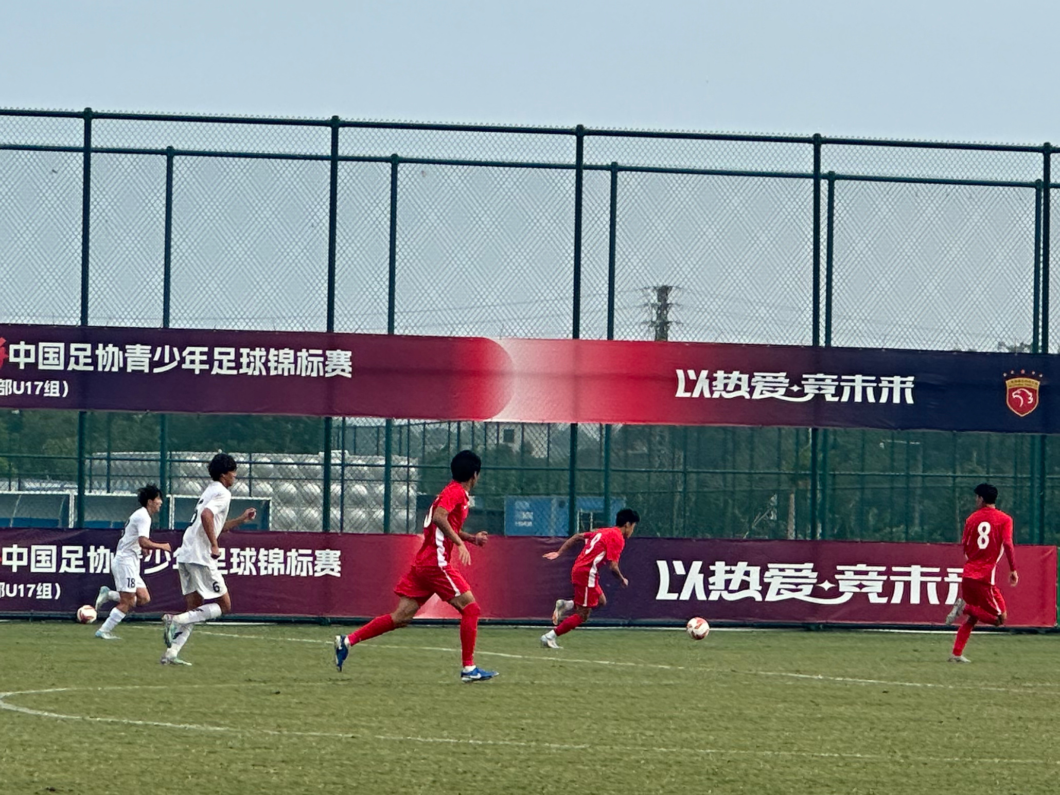 易胜博体育官方网站-两支队伍在比赛中进行激烈循环厮杀,胶着局面-第2张图片-易胜博体育 易胜博体育官方网站-两支队伍在比赛中进行激烈循环厮杀,胶着局面-第2张图片-易胜博体育