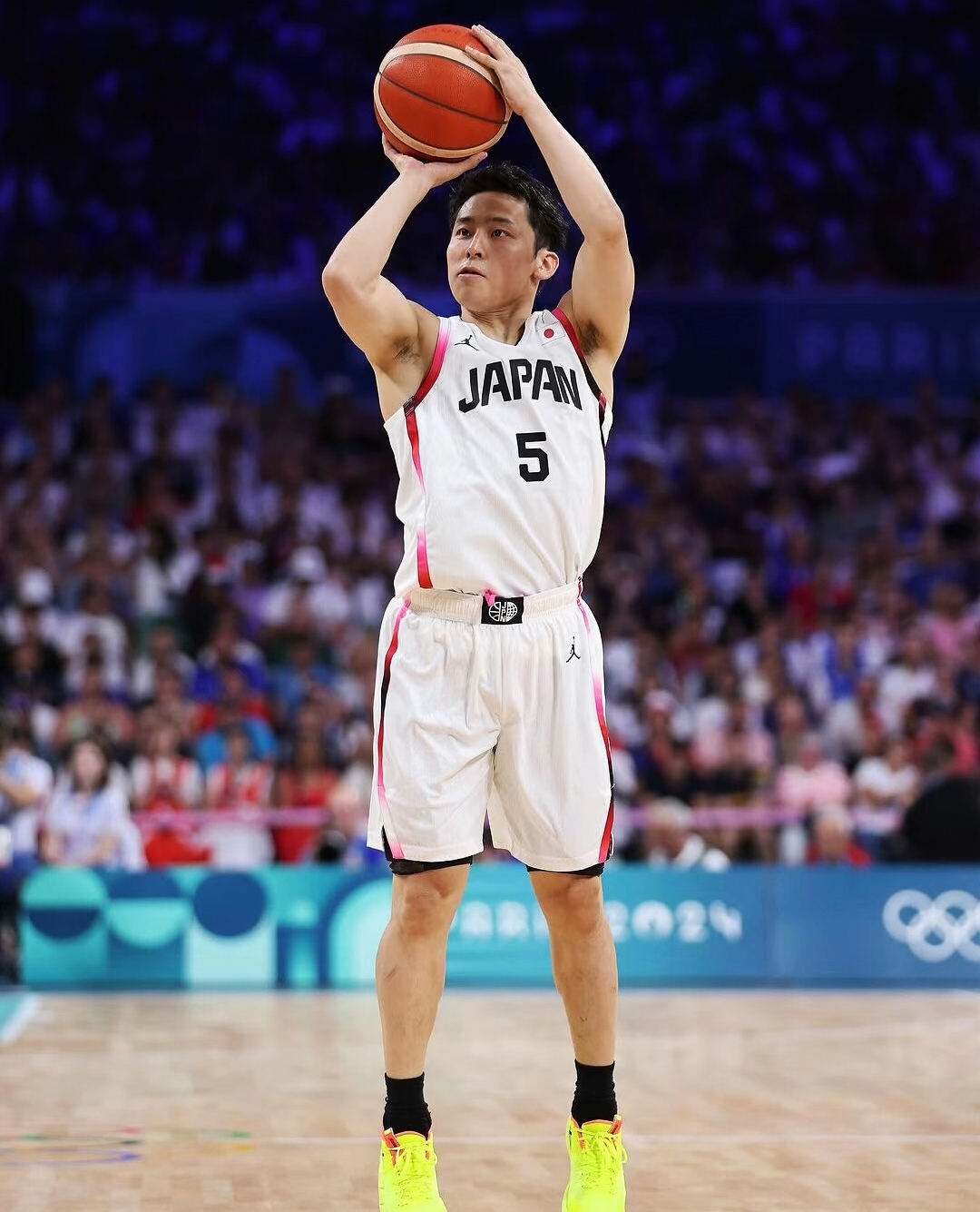 ysbSPORTS-篮球比赛中球员个人演绎神勇-第1张图片-易胜博体育