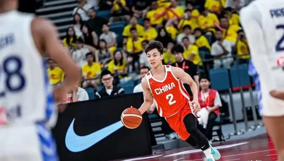 ysbSPORTS-篮球比赛中球员个人演绎神勇-第2张图片-易胜博体育